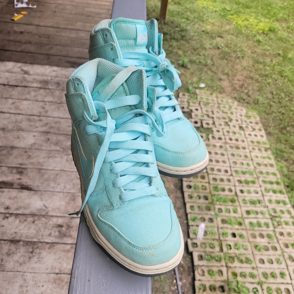 Nike women Size 8.5, light blue